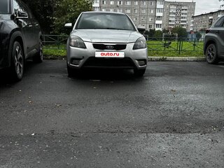 2010 Kia Rio II Рестайлинг, серый, 350000 рублей, вид 1