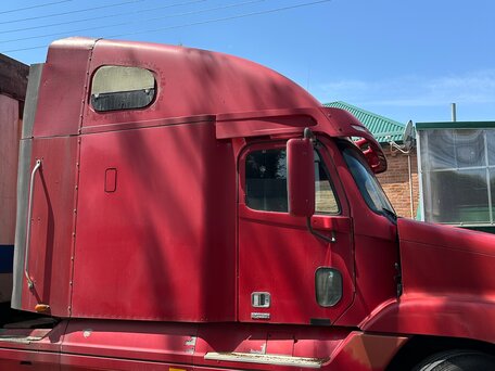 1998 Freightliner Century Class, красный, 1100000 рублей, вид 5