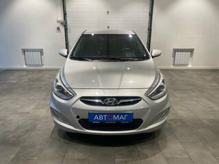 2013 Hyundai Solaris I, серебристый, 726000 рублей, вид 2