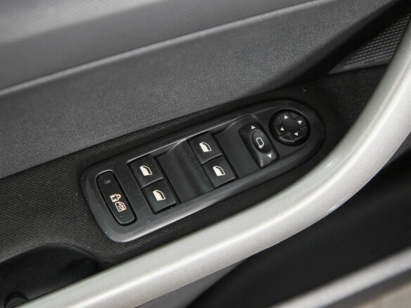 2012 Peugeot 308 I Рестайлинг, чёрный, 747000 рублей - вид 9