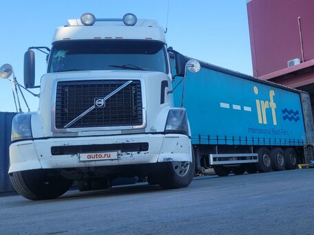 2004 Volvo VNL, белый, 2200000 рублей, вид 2