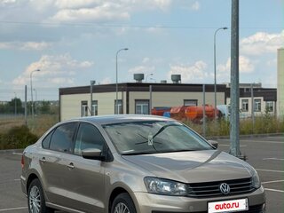 2016 Volkswagen Polo V Рестайлинг, бежевый, 950000 рублей, вид 3