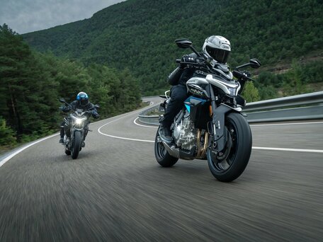 2026 CFMoto 675NK, белый, 744900 рублей, вид 4