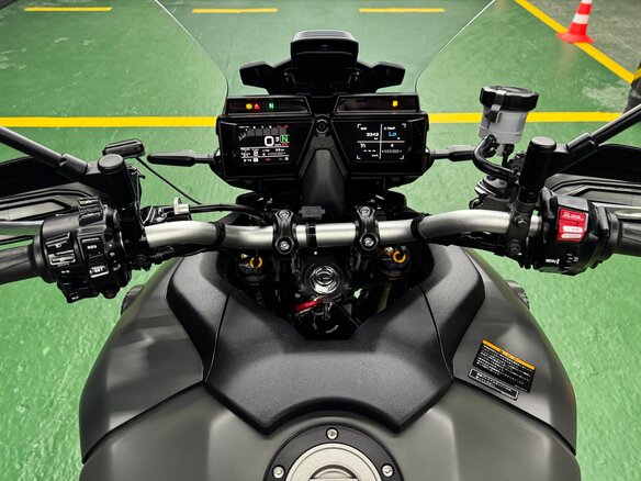 2022 Yamaha MT-09 Tracer (FJ-09), серый, 1325000 рублей - вид 11