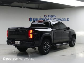 2024 Chevrolet Colorado III, чёрный, 5462429 рублей, вид 3