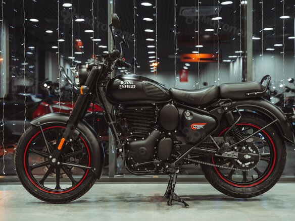2026 Royal Enfield Classic 350, чёрный, 520000 рублей - вид 1