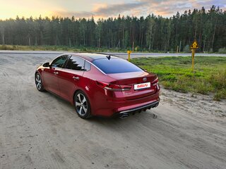 2019 Kia Optima IV Рестайлинг, пурпурный, 2050000 рублей, вид 4