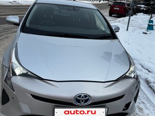 2017 Toyota Prius IV (XW50), серебристый, 1650000 рублей, вид 1