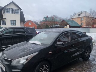 2018 Kia Rio IV, чёрный, 1075000 рублей, вид 1