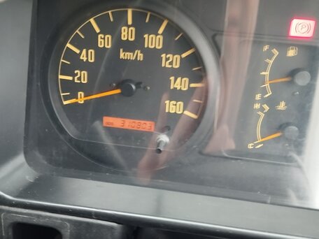 1988 Isuzu Elf (N-series), белый, 800000 рублей, вид 2