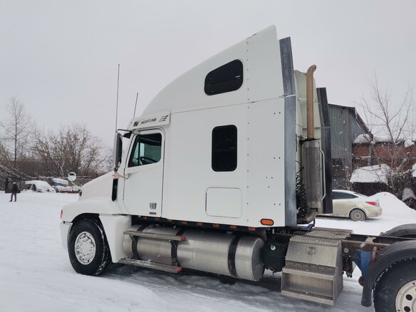 2000 Freightliner Century Class, белый, 3000000 рублей - вид 5