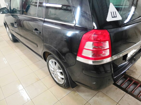 2011 Opel Zafira B Рестайлинг, чёрный - вид 21