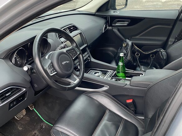 2019 Jaguar F-Pace I, серебристый, 2555000 рублей - вид 10