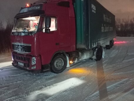 2011 Volvo FH, красный, 3100000 рублей, вид 2