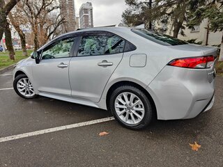 2020 Toyota Corolla XII (E210), серебристый, 1950000 рублей, вид 5