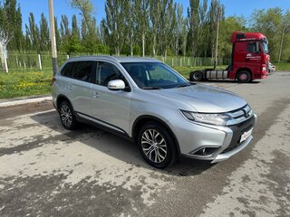 2015 Mitsubishi Outlander III Рестайлинг 2, серебристый, 1650000 рублей, вид 3