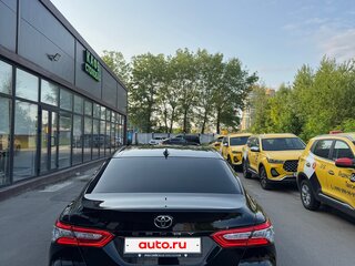 2020 Toyota Camry VIII (XV70), чёрный, 2850000 рублей, вид 2