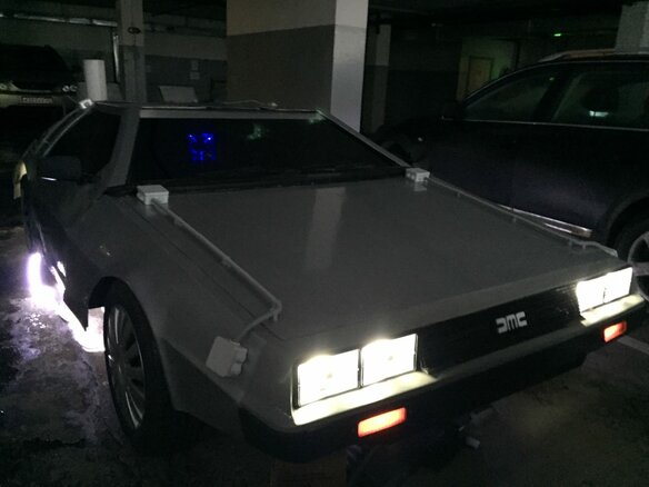 1981 DeLorean DMC-12, серый