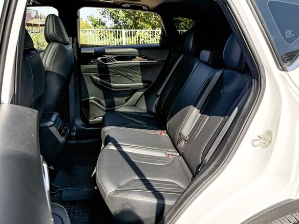 2025 Geely Coolray (Binyue L) I Рестайлинг 2, белый - вид 8