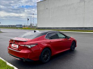 2022 Toyota Camry VIII (XV70) Рестайлинг, красный, 2350000 рублей, вид 3