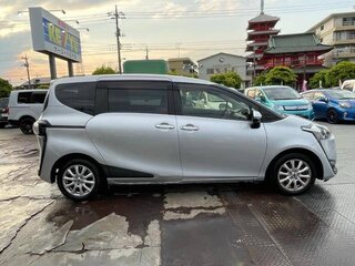 2016 Toyota Sienta II, серебристый, 990000 рублей, вид 3