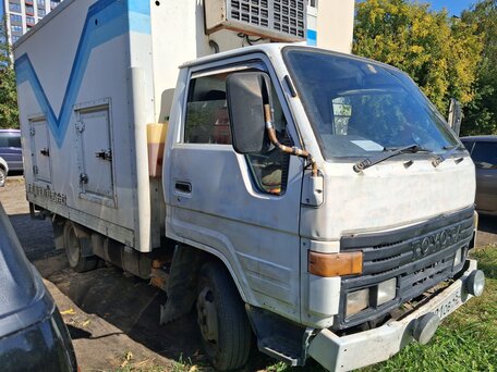 1992 Toyota Dyna, белый, 400000 рублей, вид 2