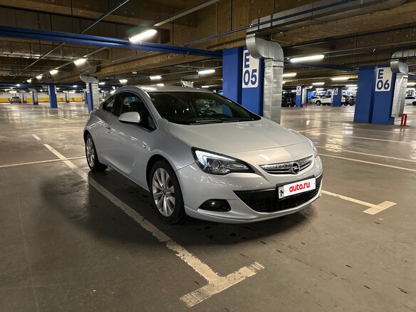 2012 Opel Astra GTC J Рестайлинг, серебристый, 990000 рублей - вид 1