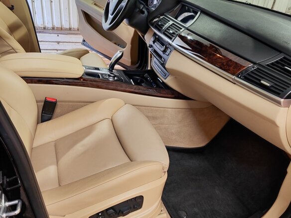 2010 BMW X5 50i II (E70) Рестайлинг, чёрный, 1800000 рублей - вид 8