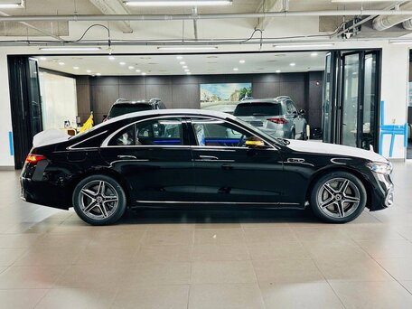 2026 Mercedes-Benz S-Класс 450 4MATIC VII (W223) Рестайлинг, чёрный, 17990000 рублей, вид 3