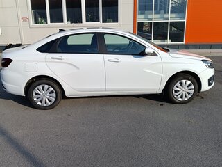 2023 Lada (ВАЗ) Vesta I Рестайлинг (NG), белый, 1490000 рублей, вид 2