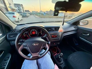 2016 Kia Rio III Рестайлинг, серебристый, 1100000 рублей, вид 5