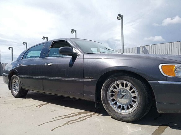 2000 Lincoln Town Car III, серый - вид 8