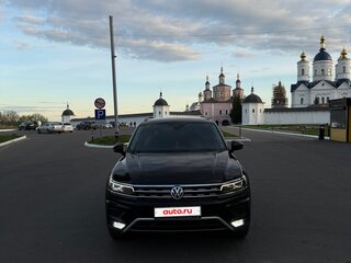 2019 Volkswagen Tiguan II, чёрный, 2810000 рублей, вид 1