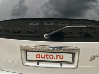 2000 Mitsubishi Chariot Grandis III, белый, 350000 рублей, вид 2