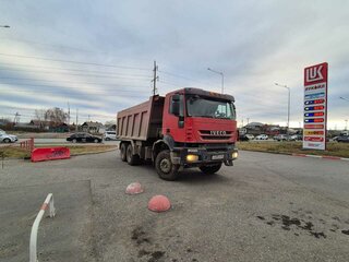 2011 Iveco Trakker, красный, 2700000 рублей, вид 2