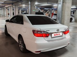 2016 Toyota Camry VII (XV50) Рестайлинг, белый, 1990000 рублей, вид 5