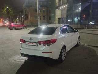 2017 Kia Rio III Рестайлинг, белый, 999999 рублей, вид 5