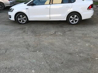 2017 Volkswagen Polo V Рестайлинг, белый, 1300000 рублей, вид 4