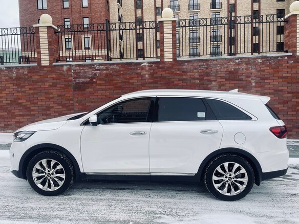 2017 Kia Sorento III Prime Рестайлинг, белый, 2950000 рублей - вид 9