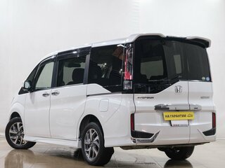 2016 Honda Stepwgn Spada V, белый, 1699000 рублей, вид 4