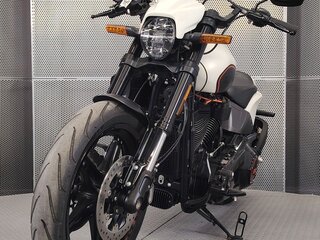 2019 Harley-Davidson FXDR 114, белый, 1699000 рублей, вид 3