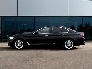 2018 BMW 5 серии 540d xDrive VII (G30/G31/G38), чёрный, 4200000 рублей, вид 3