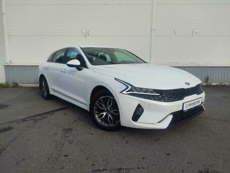 2021 Kia K5 III, белый, 2280000 рублей, вид 4