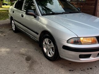 2003 Mitsubishi Carisma I Рестайлинг, серебристый, 350000 рублей, вид 1