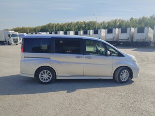 2015 Honda Stepwgn V, серебристый, 1800000 рублей, вид 4