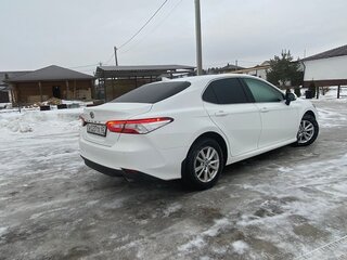 2019 Toyota Camry VIII (XV70), белый, 2500000 рублей, вид 4