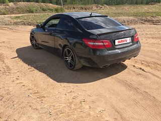 2009 Mercedes-Benz E-Класс 500 IV (W212, S212, C207), чёрный, 1400000 рублей, вид 3