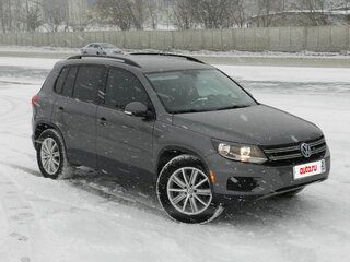 2017 Volkswagen Tiguan I Рестайлинг, серебристый, 1800000 рублей, вид 1