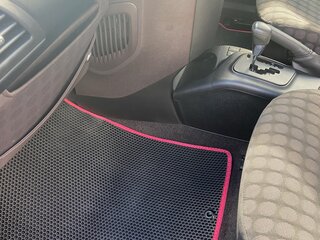 2009 Toyota iQ, красный, 700000 рублей, вид 4