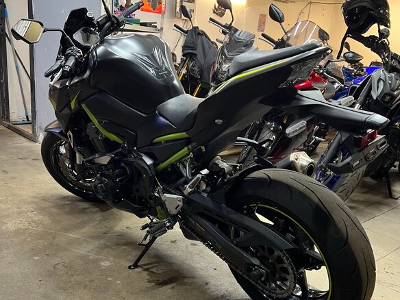 2021 Kawasaki Z 900, серый - вид 11